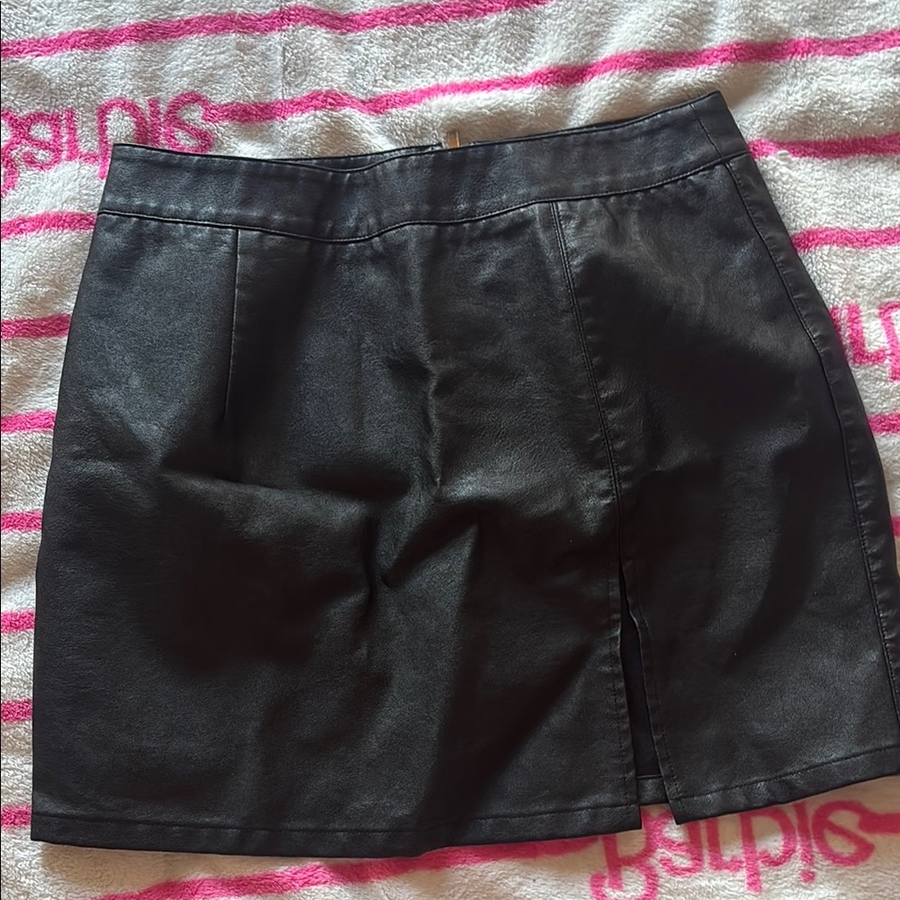 Elegant Black Leather Skirt